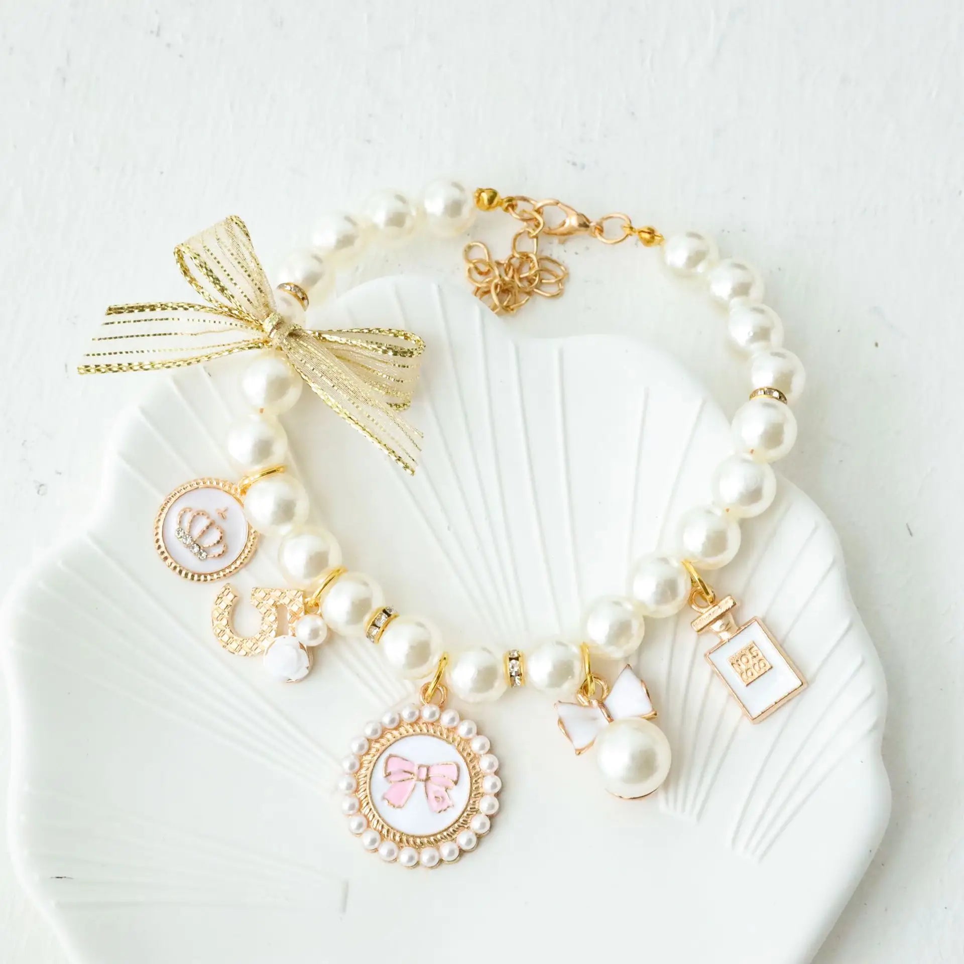 Elegant Pet Pearl Collar with Rhinestone Pendant