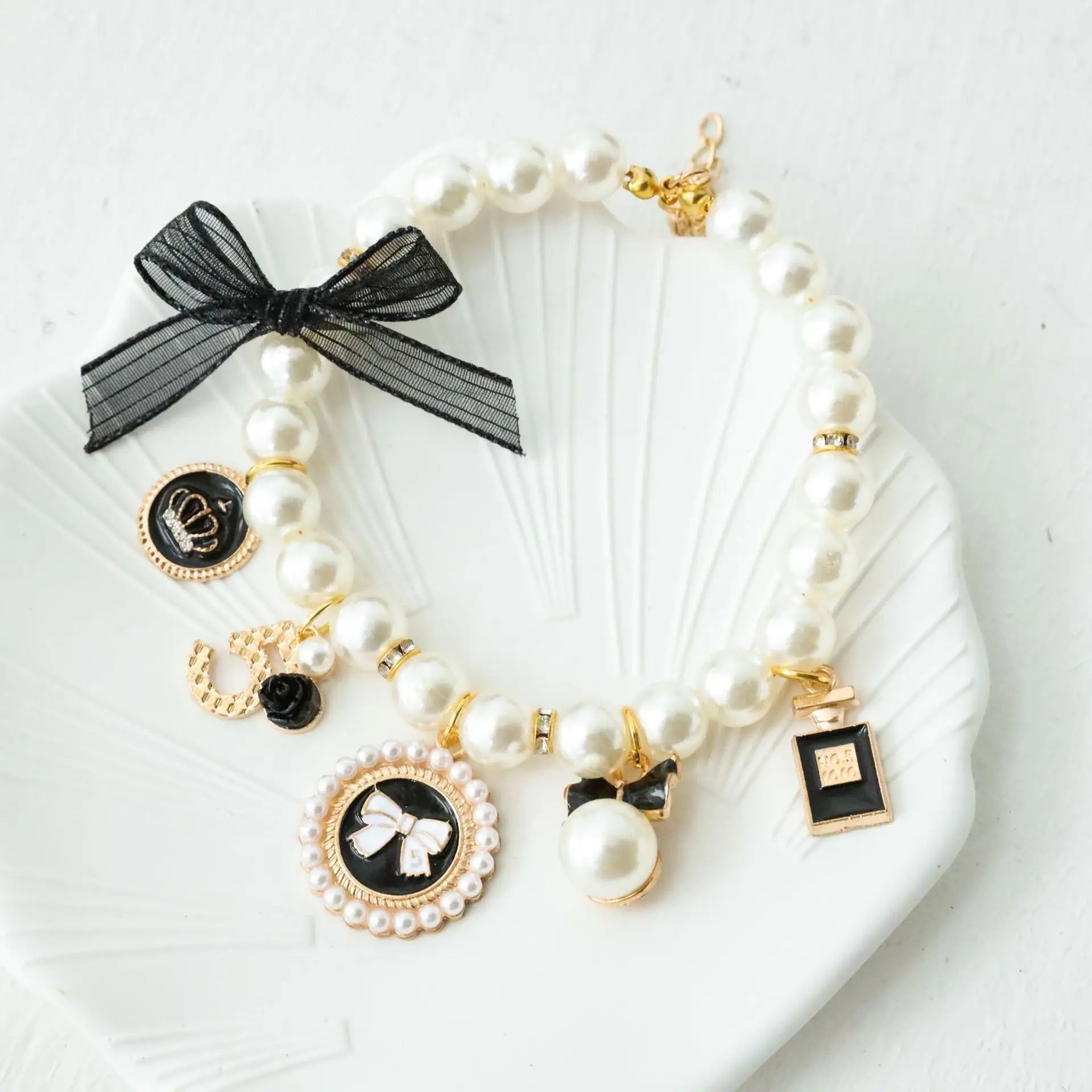 Elegant Pet Pearl Collar with Rhinestone Pendant