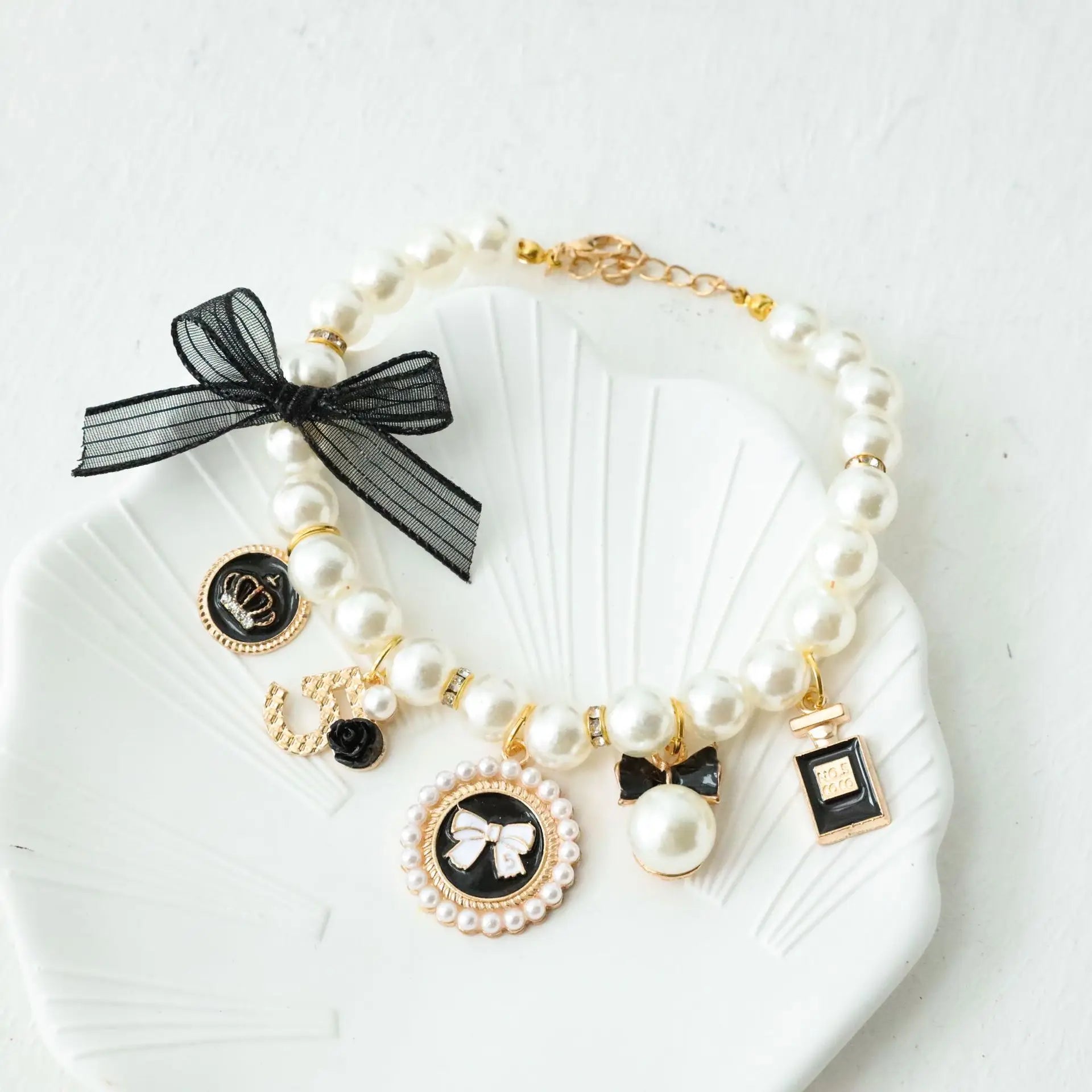 Elegant Pet Pearl Collar with Rhinestone Pendant