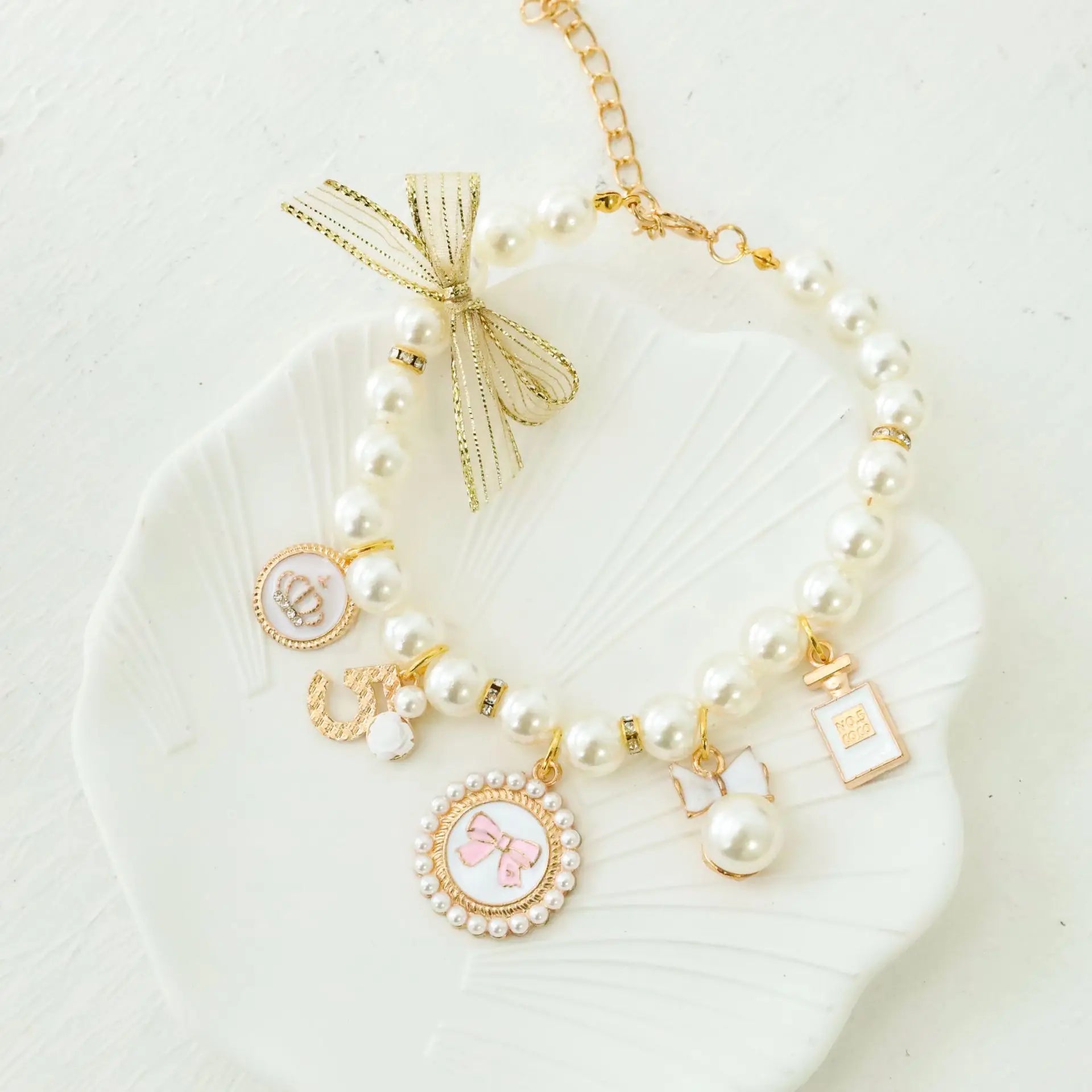 Elegant Pet Pearl Collar with Rhinestone Pendant