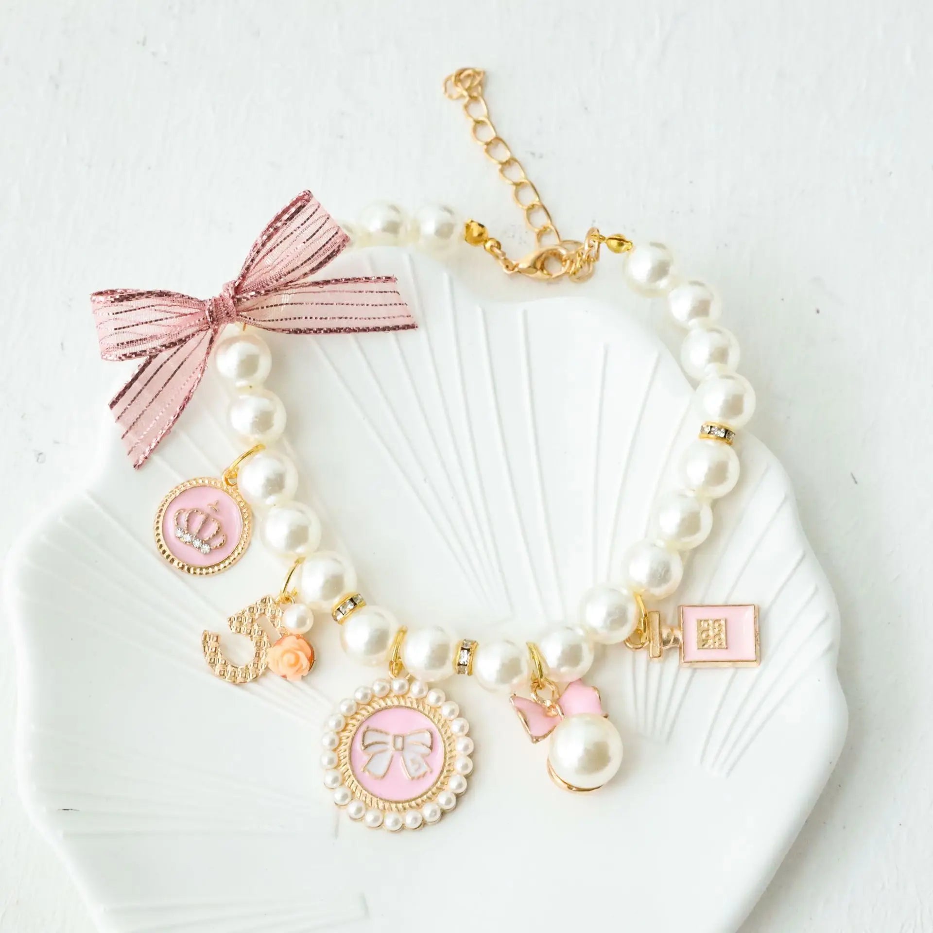 Elegant Pet Pearl Collar with Rhinestone Pendant